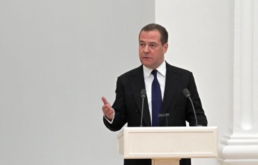 ميدفيديف يتوعد المسؤولين البريطانيين...«أهداف مشروعة» لضربات روسيا